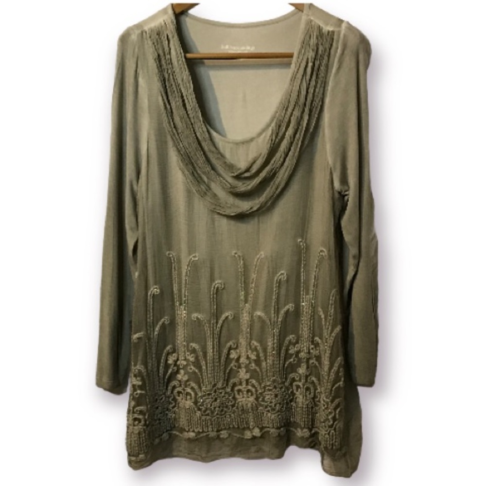 SOFT SURROUNDINGS SIZE M BEAUTIFULLY DESIGNED WITH RAISED KNITTING AND SEQUINS